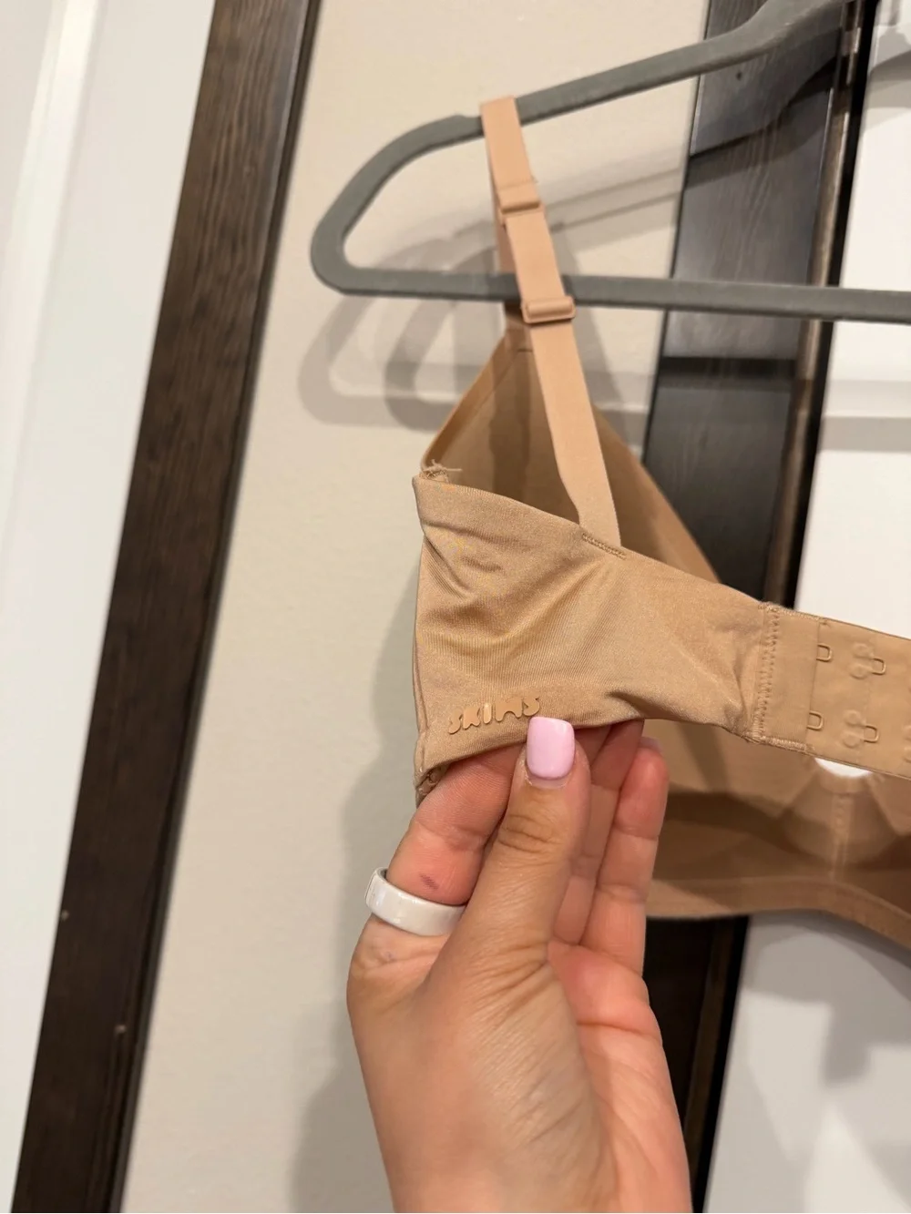 Skims Smooth Wireless Bra in Nude - Picture 2 of 4